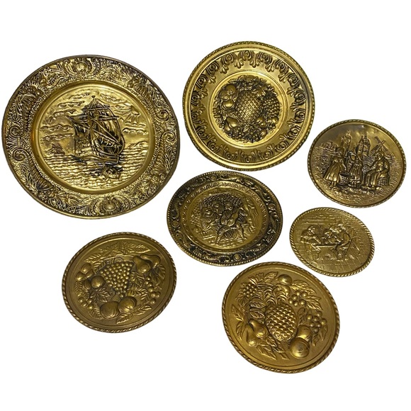 Lot of 7 Vintage Peerage England / Made in England Hammered Brass Wall Plates - Picture 1 of 16
